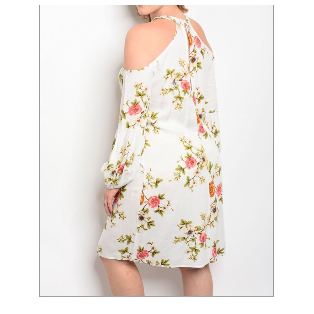 PLUS SIZE IVORY FLORAL DRESS - Picture 2 of 2